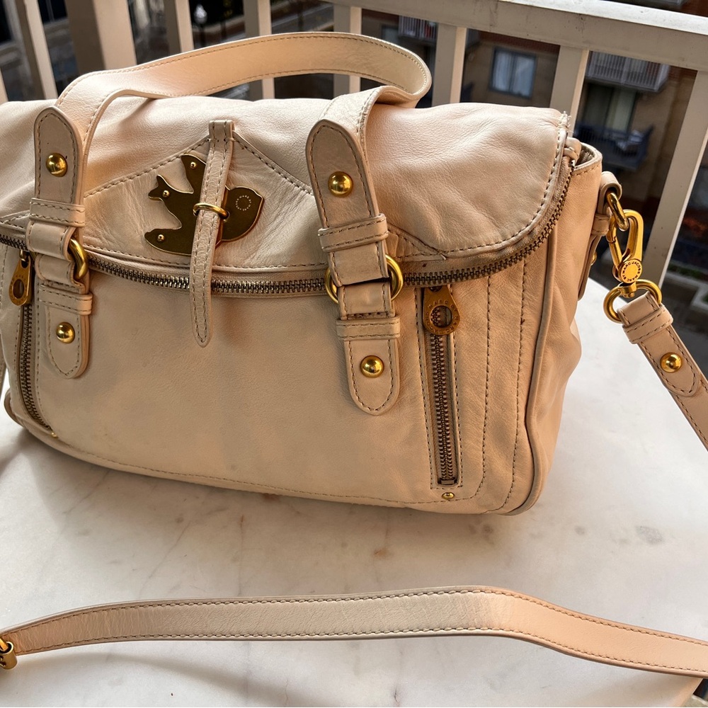 Marc Jacobs Elegant Cream Satchel with Gold Hardware